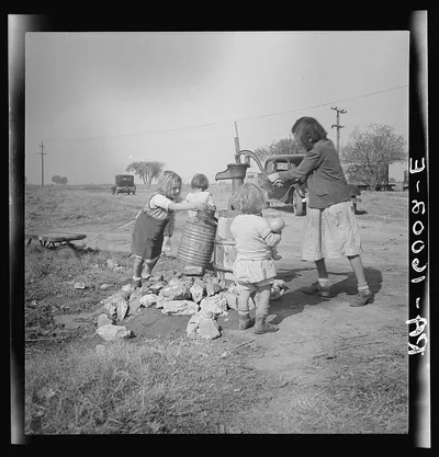 Water supply. Migratory camp for cotton pickers. San Joaquin Valley,…, California, 1936