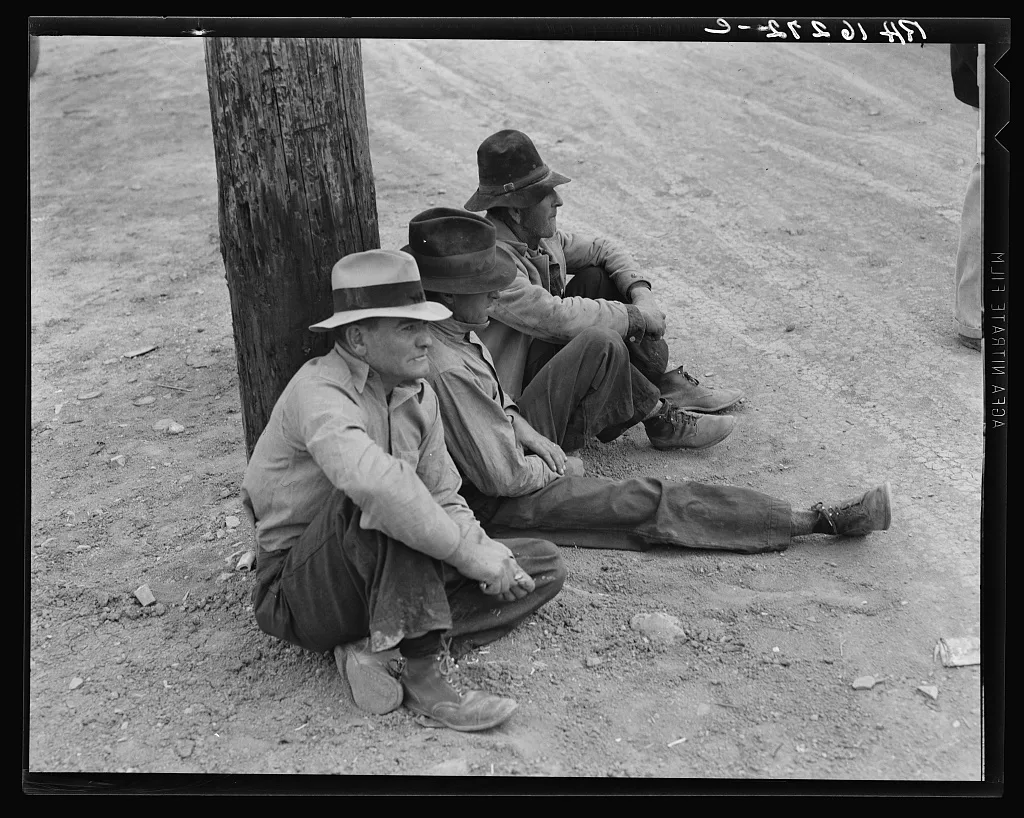 Waiting for the semi-monthly relief checks at Calipatria, California, 1937