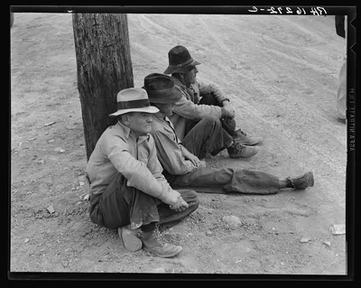 Waiting for the semi-monthly relief checks at Calipatria, California, 1937