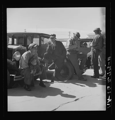 Waiting for relief checks. Calipatria, California, 1937