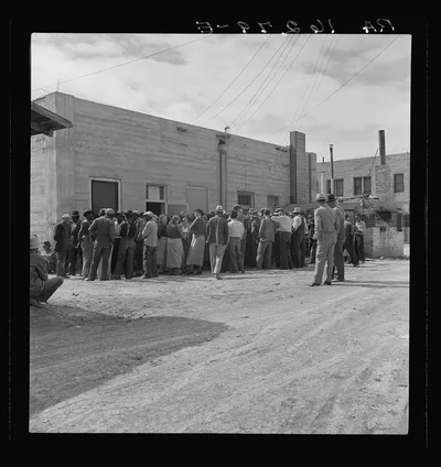 Waiting for relief checks. Calipatria, California. Imperial Valley, 1937