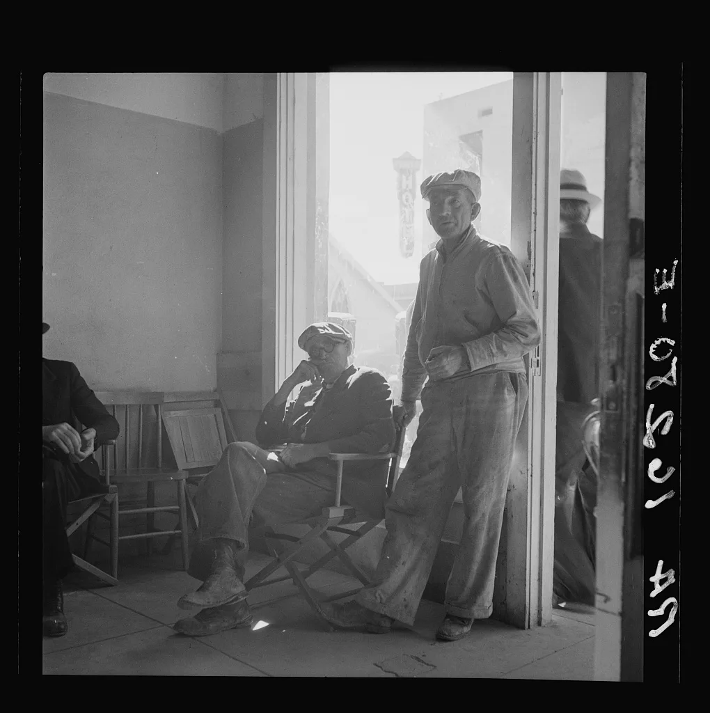 Waiting for relief checks. Calipatria, California, 1937