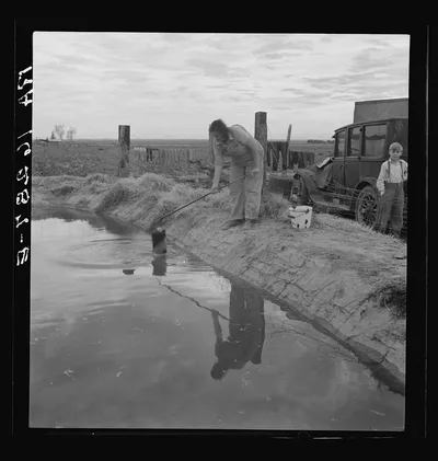 Water supply: an open settling basin from the irrigation ditch in a…, California, 1937