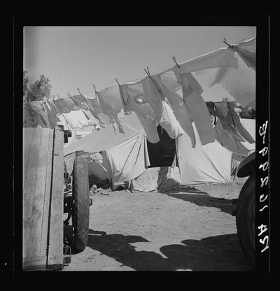 The incessant struggle for cleanliness amid dust and dirt. Imperial…, California, 1937