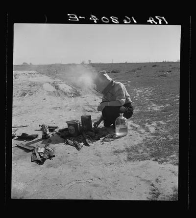 Along a California highway, a dust bowl refugee bound for Oregon, 1937