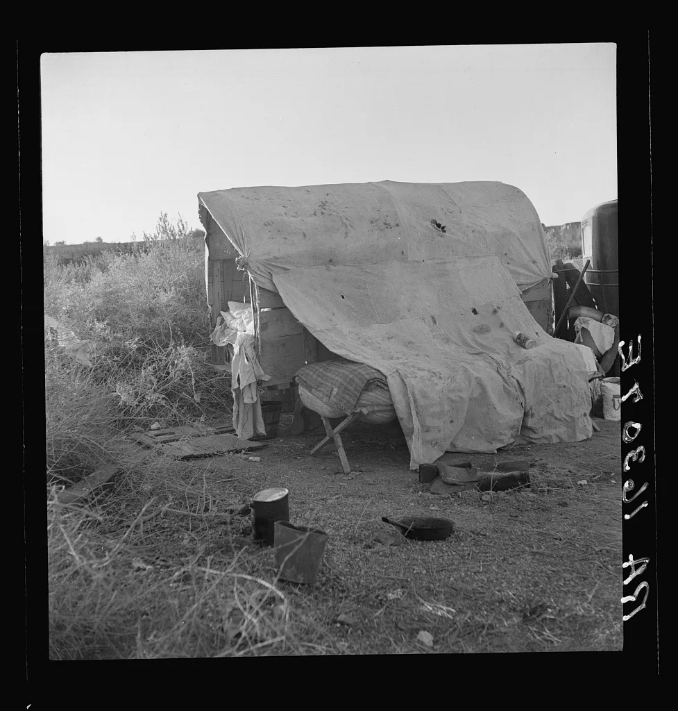 Oklahomans encamped on a river bottom near Holtville, California, 1937