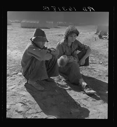 Young Oklahoma mother, age eighteen, penniless, stranded in…, California, 1937
