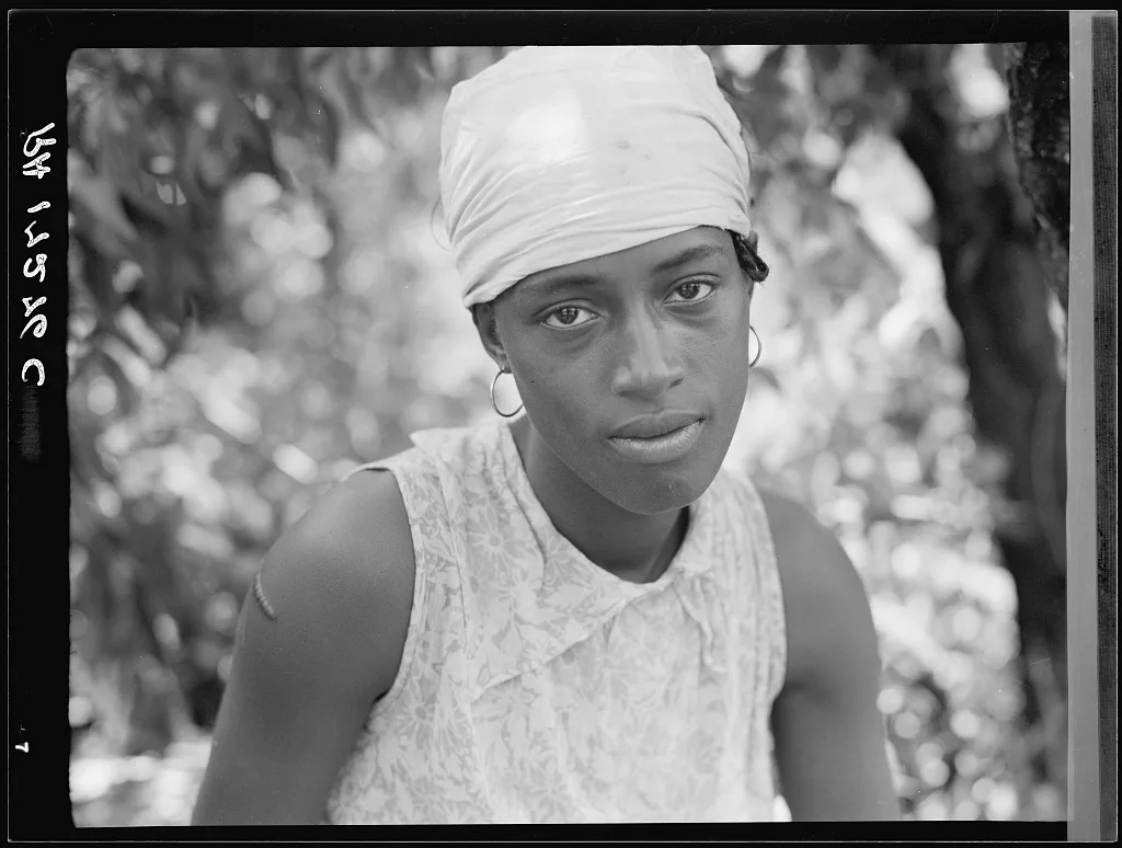 Cotton hoer near Clarksdale, Mississippi, 1937