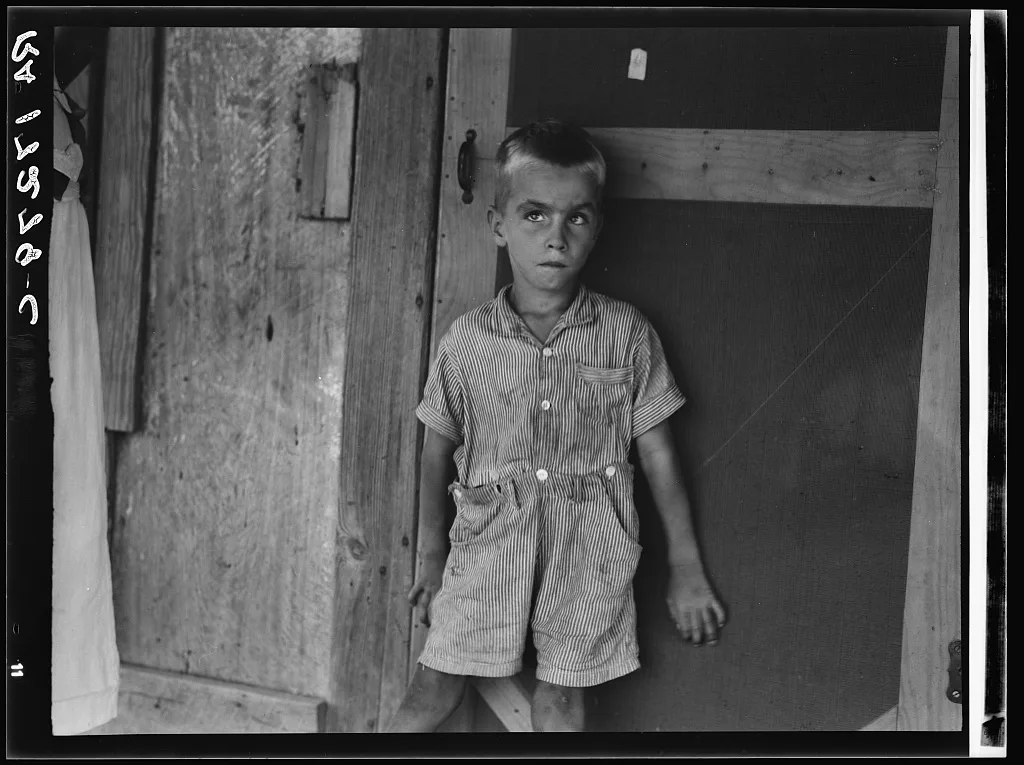 Child of sharecropper family near Cleveland, Mississippi, 1937