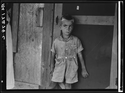 Child of sharecropper family near Cleveland, Mississippi, 1937