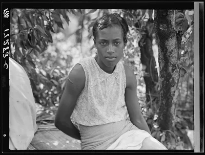 Cotton hoer near Clarksdale, Mississippi, 1937