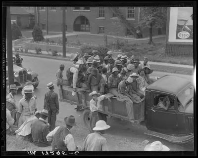 Memphis, Tennessee. Cotton hoers are transported to the fields daily…, 1937