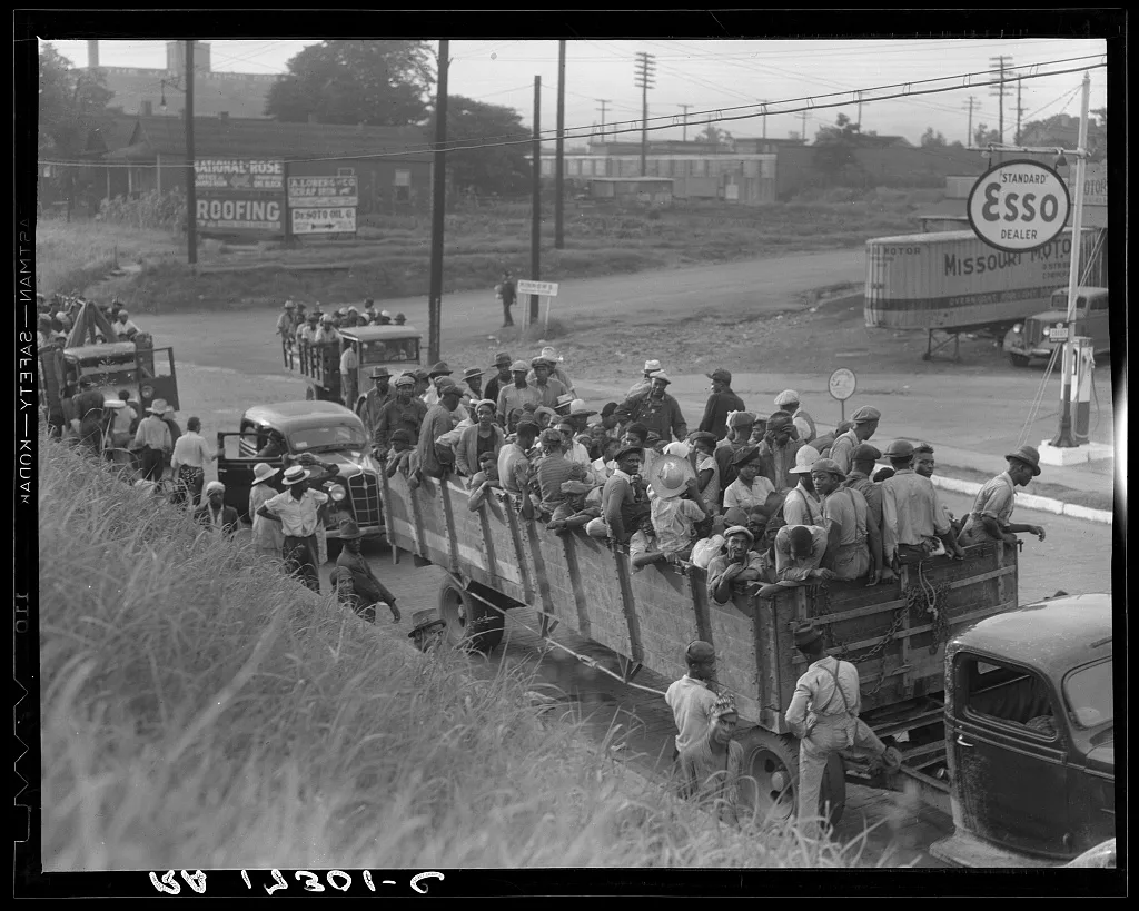 Cotton hoers loading at Memphis, Tennessee for the day's work in…, 1937