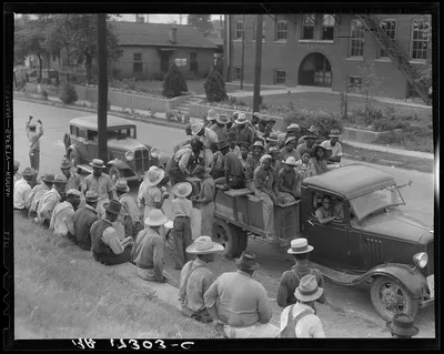 Cotton hoers loading at Memphis, Tennessee for the day's work in…, 1937
