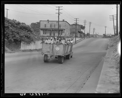 The last truckload of cotton hoers from Memphis bound for the Wilson…, Tennessee, 1937