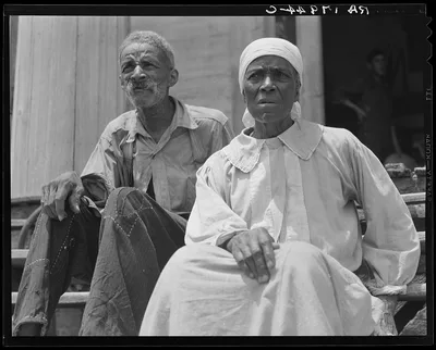 Ex-slave and wife who live in a decaying plantation house. Greene…, Georgia, 1937