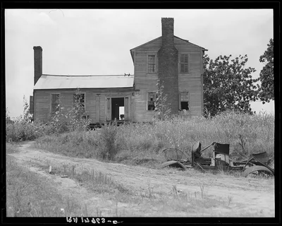 A plantation house decaying and now vacant but for two rooms occupied…, Georgia, 1937