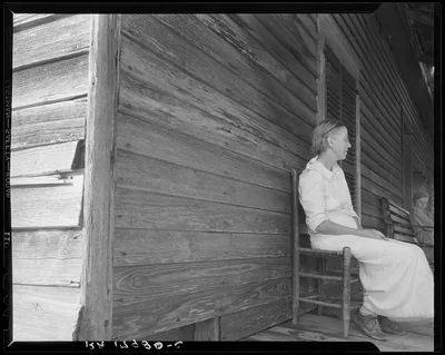Wife of cotton farmer. Greene County, Georgia, 1937