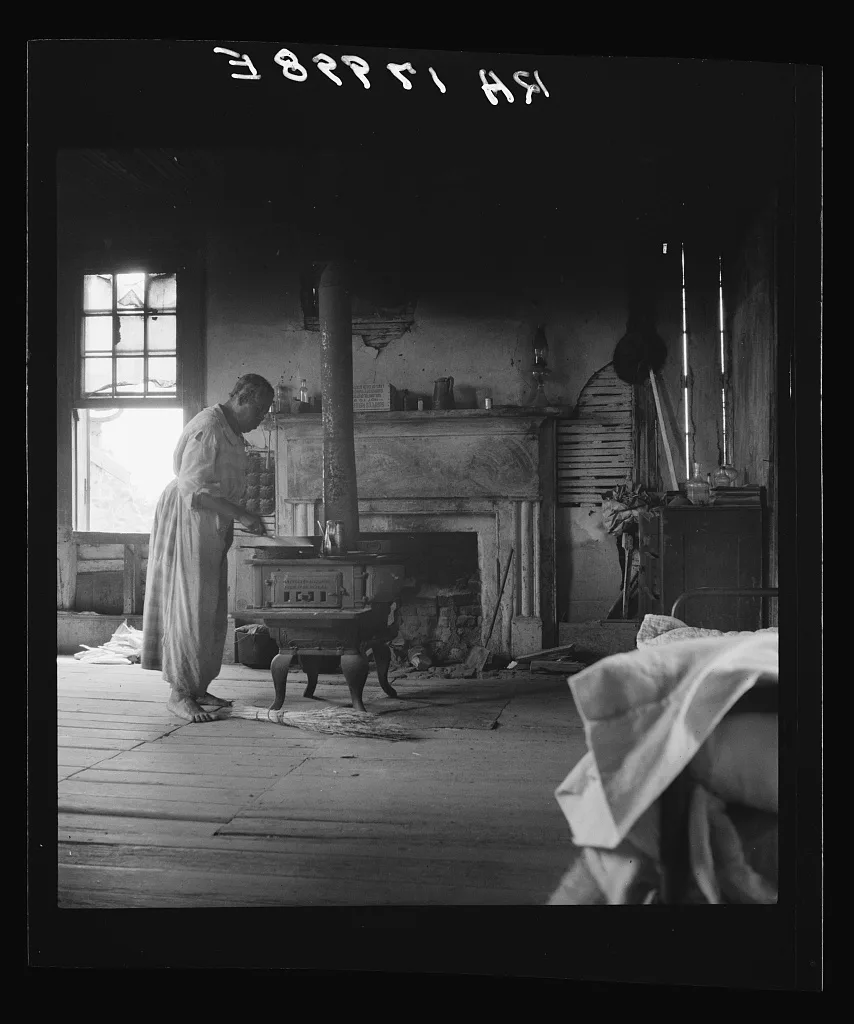 Interior of a plantation house now vacant but for two rooms occupied…, Georgia, 1937