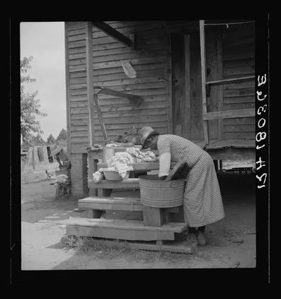 Washing facilities on a Greene County, Georgia, tenant farm, 1937