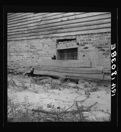 Decaying antebellum plantation house in Greene County, Georgia, 1937