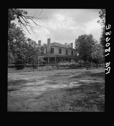 Plantation house where the Wray family has lived for generations. A…, Georgia, 1937