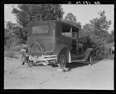 A sharecropper's car near Hartwell, Georgia, 1937