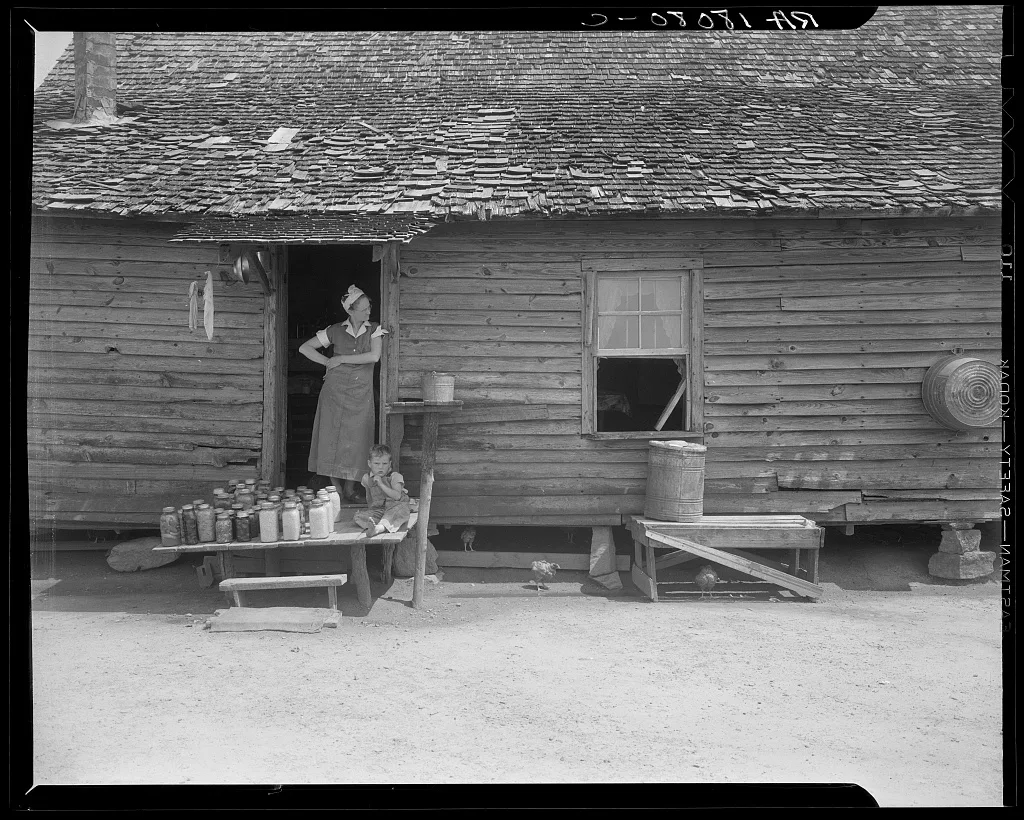 Wife and child of sharecropper near Gaffney, South Carolina. The…, 1937