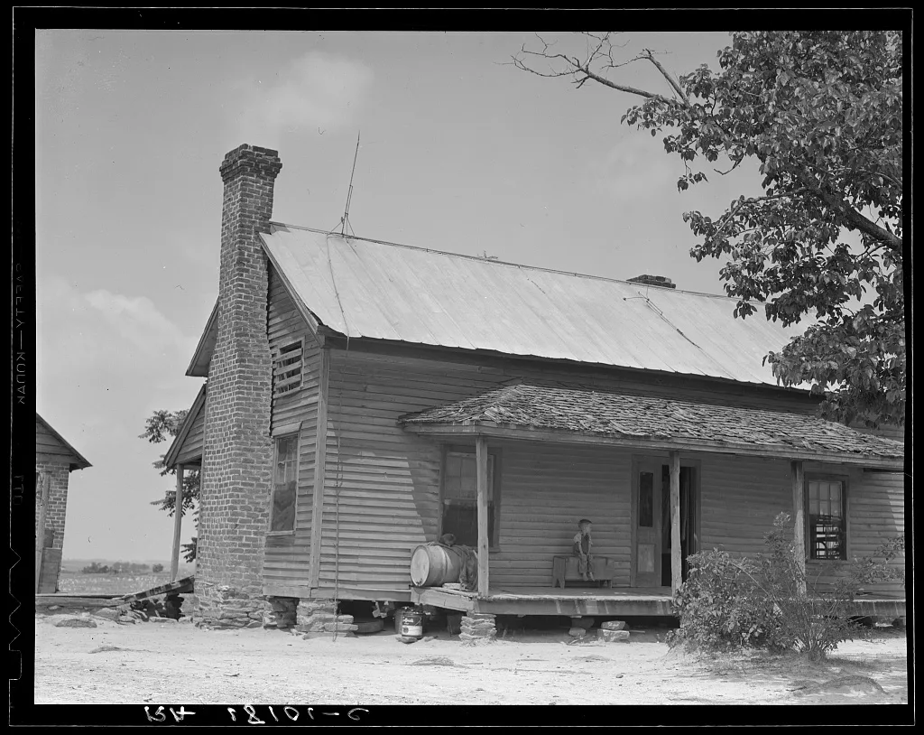 Home of sharecropper family near Chesnee, South Carolina, 1937