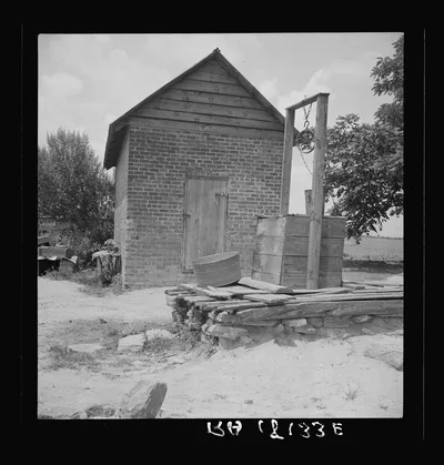 Well and old plantation smokehouse. Chesnee, South Carolina, 1937