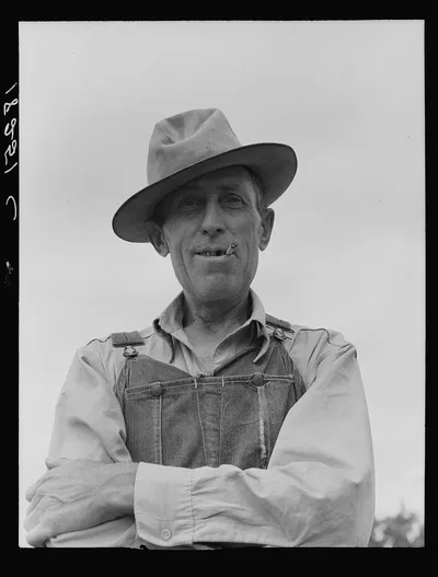 Man living on "Scratch Hill" outside Atoka, Oklahoma. Atoka County,…, 1938
