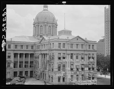 McLennan County courthouse just before the primaries. Waco, Texas, 1938