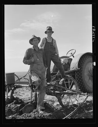 Dust bowl farmer with tractor and young son near Cland [i.e. Claud?],…, New Mexico, 1938