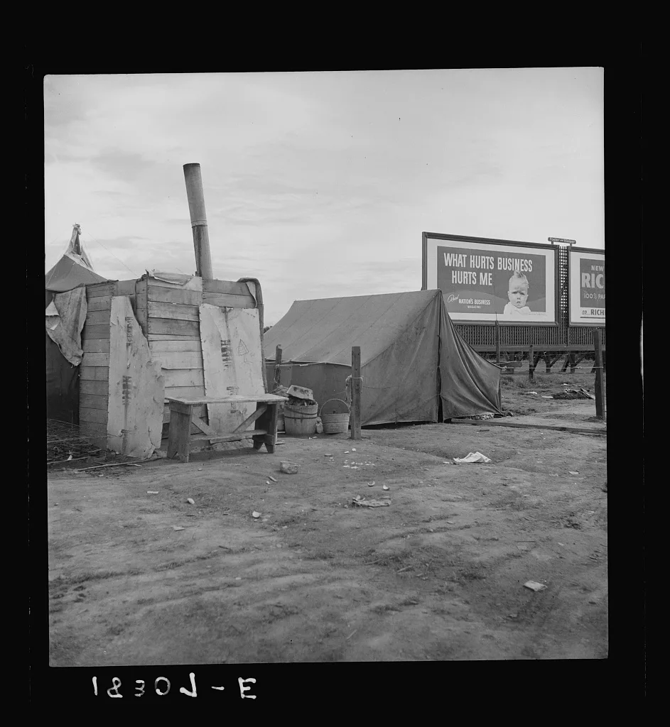 Squatter camp on the flat where families live during the orange…, California, 1938