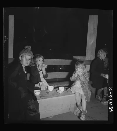 Refreshments for children of migrant families. Shafter migrant camp,…, California, 1938
