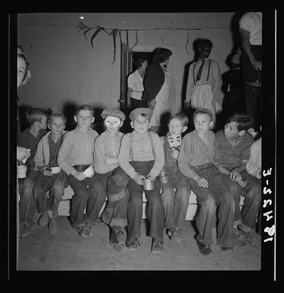 Children at Halloween party, waiting for signal to come for…, California, 1938