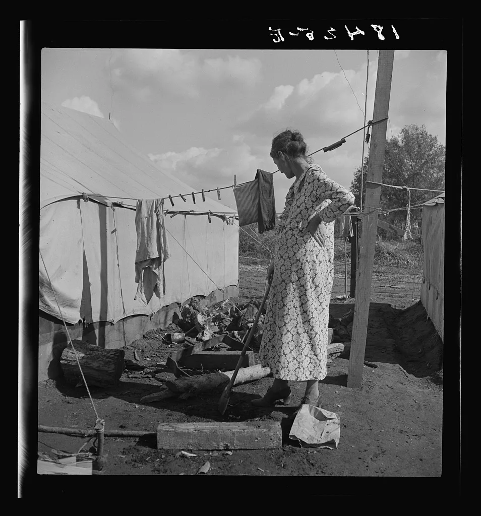 Women in auto camp for migrant citrus workers. Tulare County,…, California, 1938