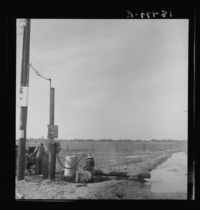 Irrigation pump on edge of field. Electric power typical of San…, California, 1938