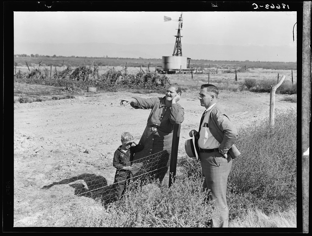 Rural rehabilitation client talking with county supervisor, Farm…, California, 1938