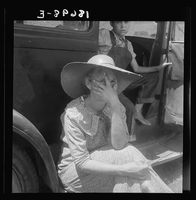 Douglas, Georgia. Wife of sharecropper in town to sell their crop at…, 1938