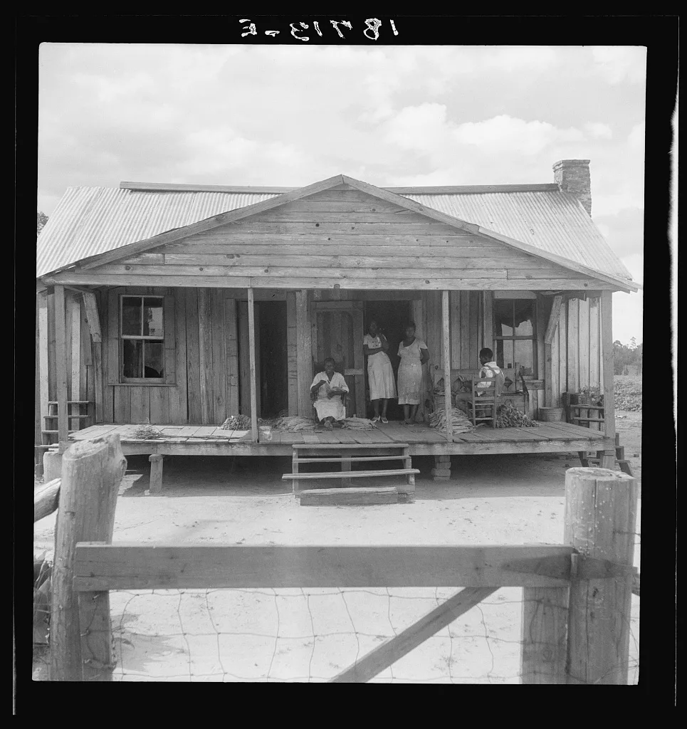 Tobacco sharecropper's home near Douglas, Georgia, 1938