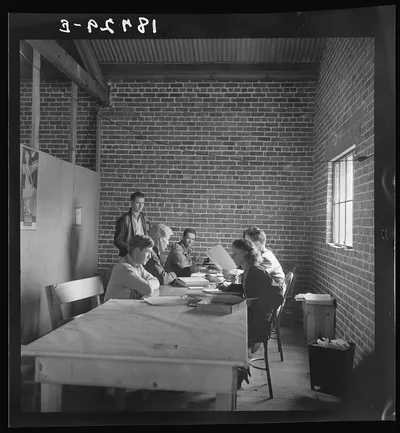 Bakersfield, California. Applications for "grants" during cotton…, 1938