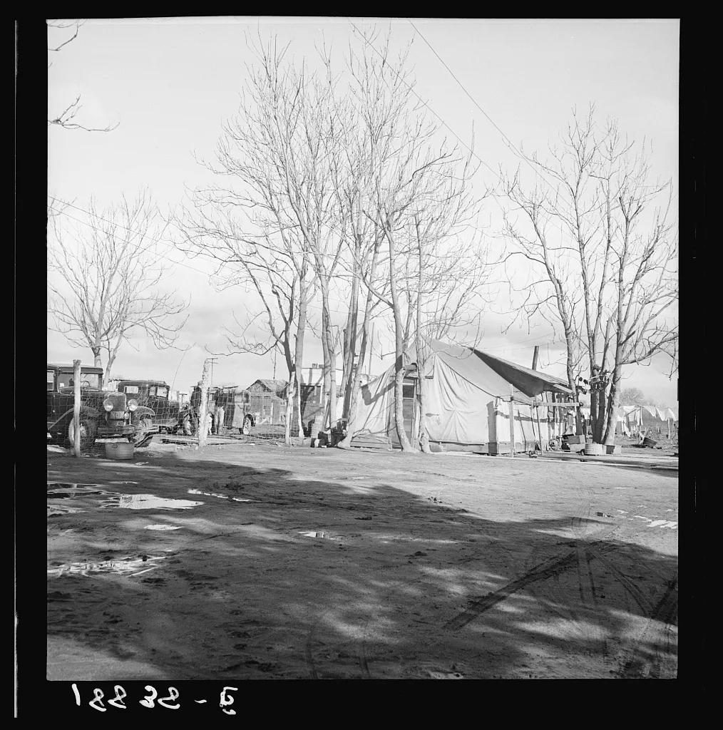 Farmersville, Tulare County. Migrants' winter quarters, California, 1939