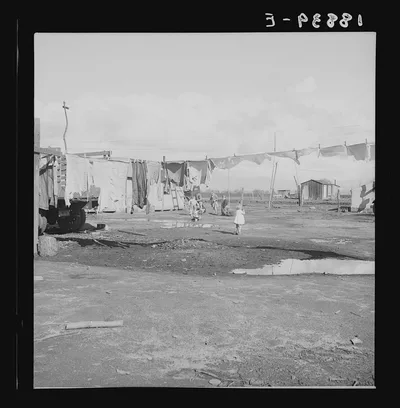 Farmersville, Tulare County. Migrants' winter quarters, California, 1939