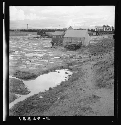 Near Lindsay, California. Citrus workers in winter quarters, 1939