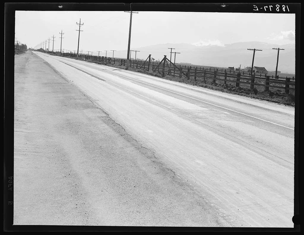 San Joaquin Valley. U.S. 99, the highway the migrant families…, California, 1939