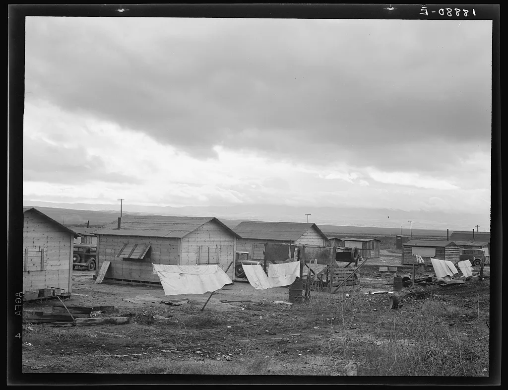 Bottonwillow, California. "Company" cotton pickers' camp after…, 1939