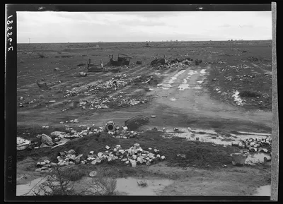 Kern County. Debris left out on the flats where squatters' camp stood…, California, 1939