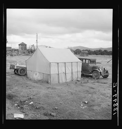Near Lindsay, California. Citrus workers in winter quarters. (Tulare…, 1939