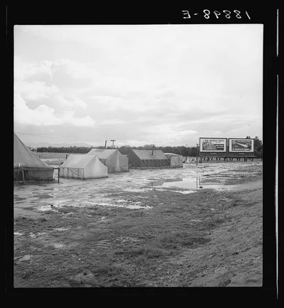 Near Lindsay, California. Citrus workers in winter quarters. (Tulare…, 1939